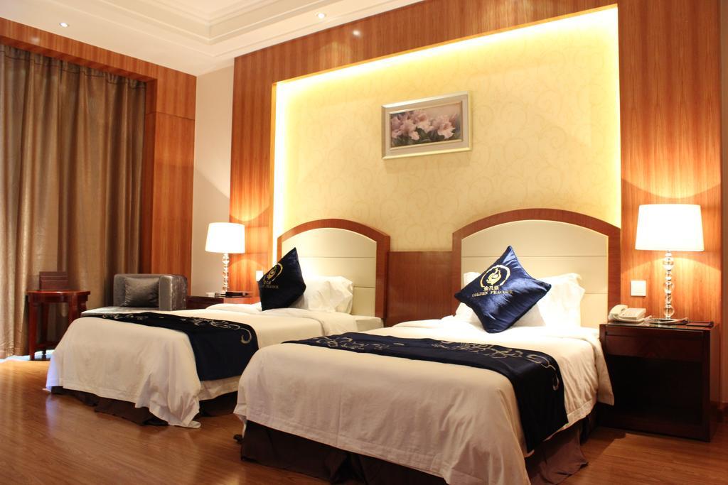 Golden Peacock Resort Hotel Beira Habitación foto