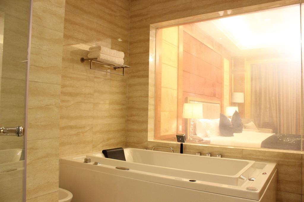 Golden Peacock Resort Hotel Beira Habitación foto