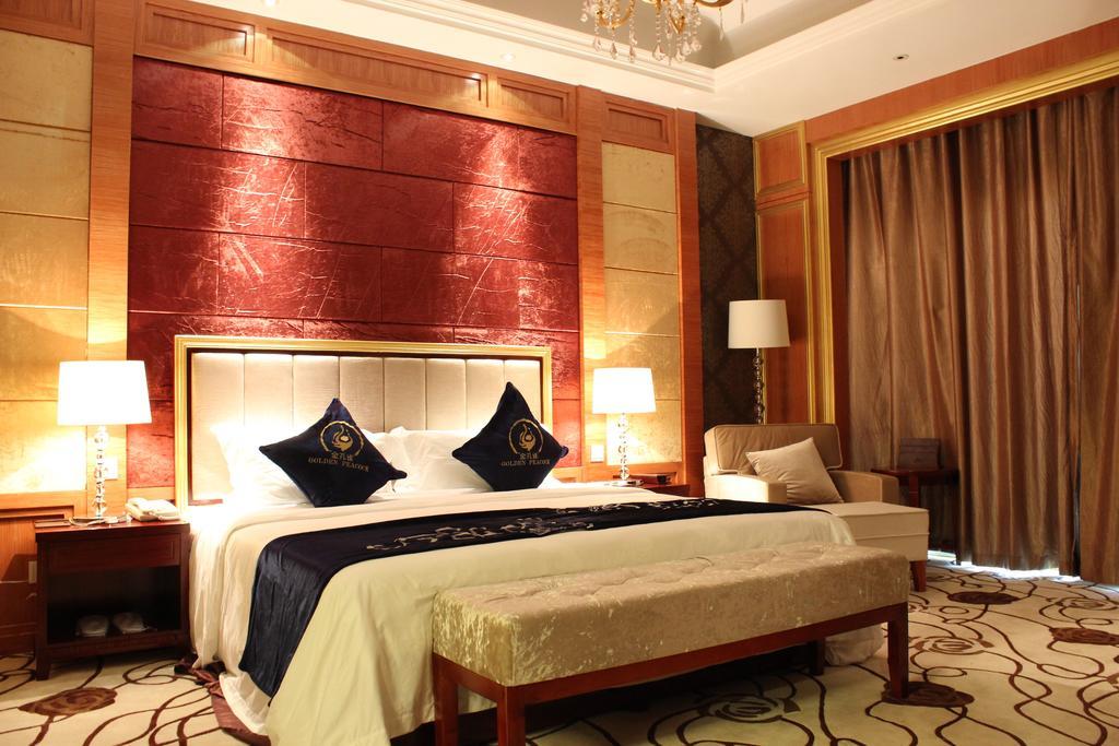Golden Peacock Resort Hotel Beira Habitación foto